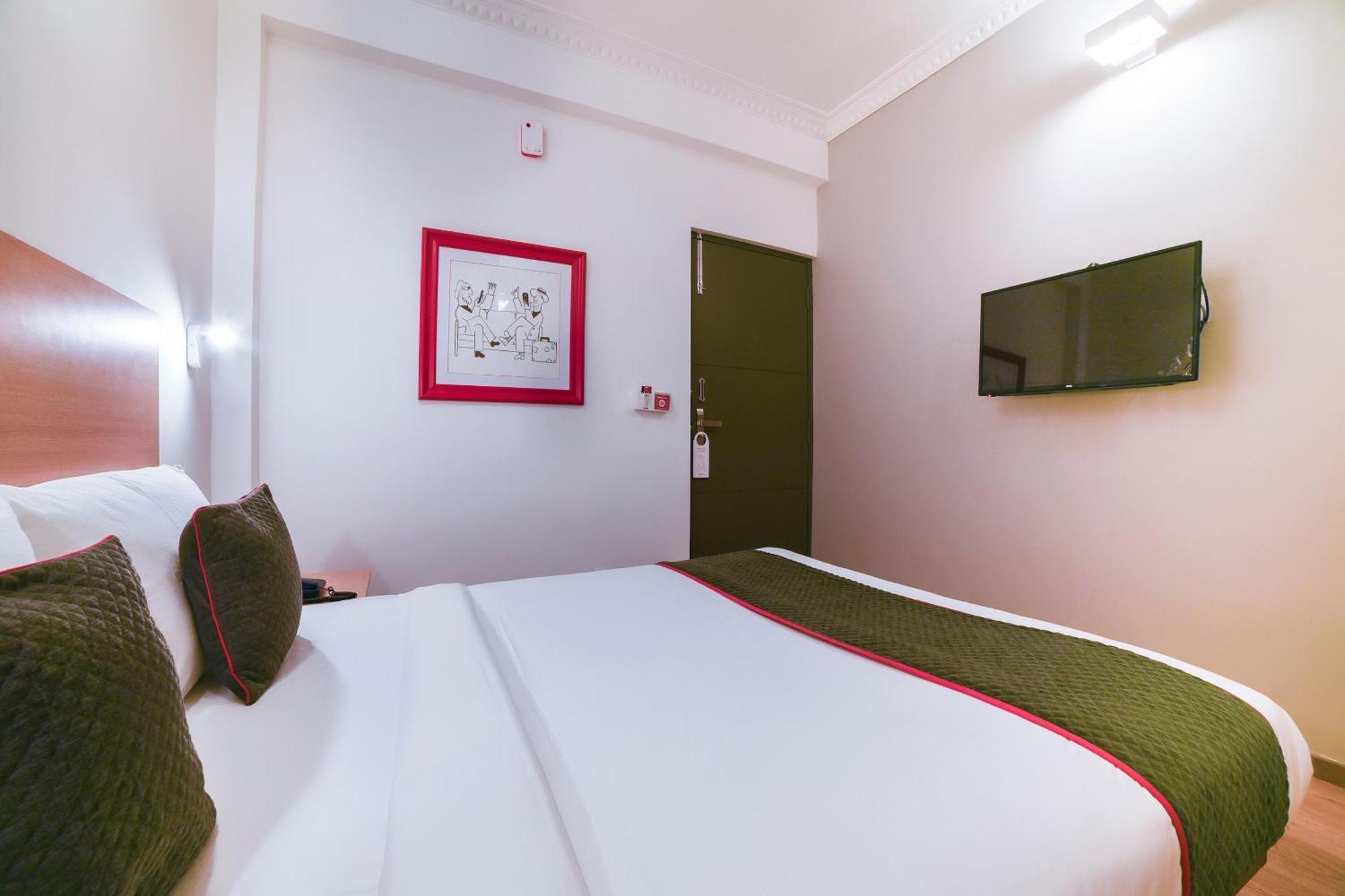 Collection O Vadapalani Hotel